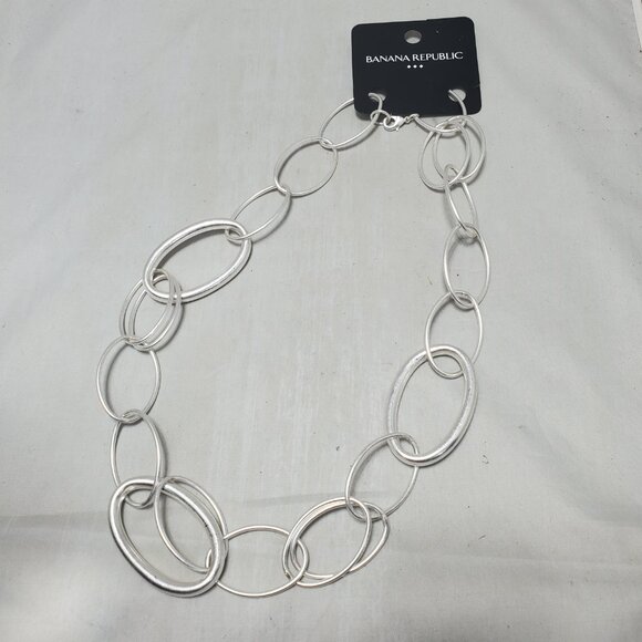 Banana Republic large, elongated oval links in a silver tone Necklace - Picture 7 of 7